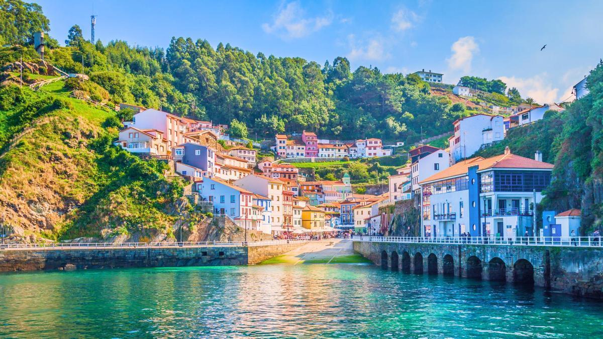 El pueblo de colores más bonito del mundo está en Asturias y sus casitas forman una estampa maravillosa