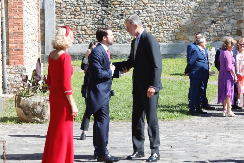 El Rey Felipe VI, testigo de excepción en la boda de su ahijado en Gijón (en imágenes)