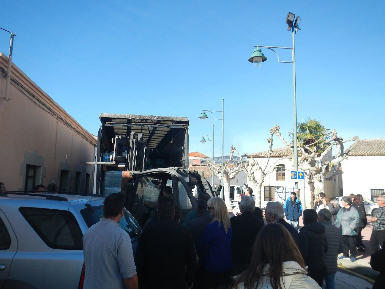 Los camiones de agua llegan a Villaralbo