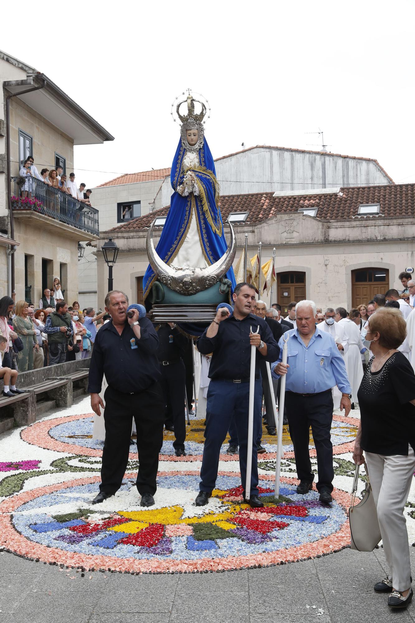 Redondela, cubierta por sus alfombras de flores