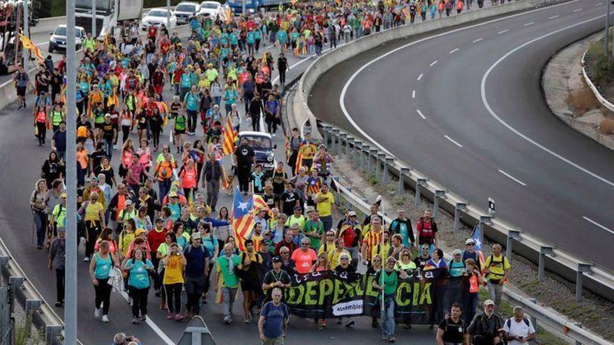 Manifestantes cortan varías vías en el inicio de la jornada de huelga