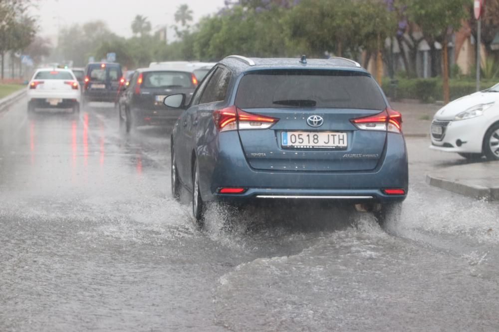 La semana se despide con una mañana lluviosa en Málaga capital, que verá cómo se abren los cielos de cara al fin de semana