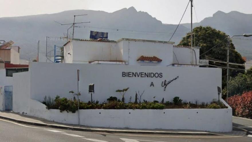 La vivienda está situada frente al cementerio.