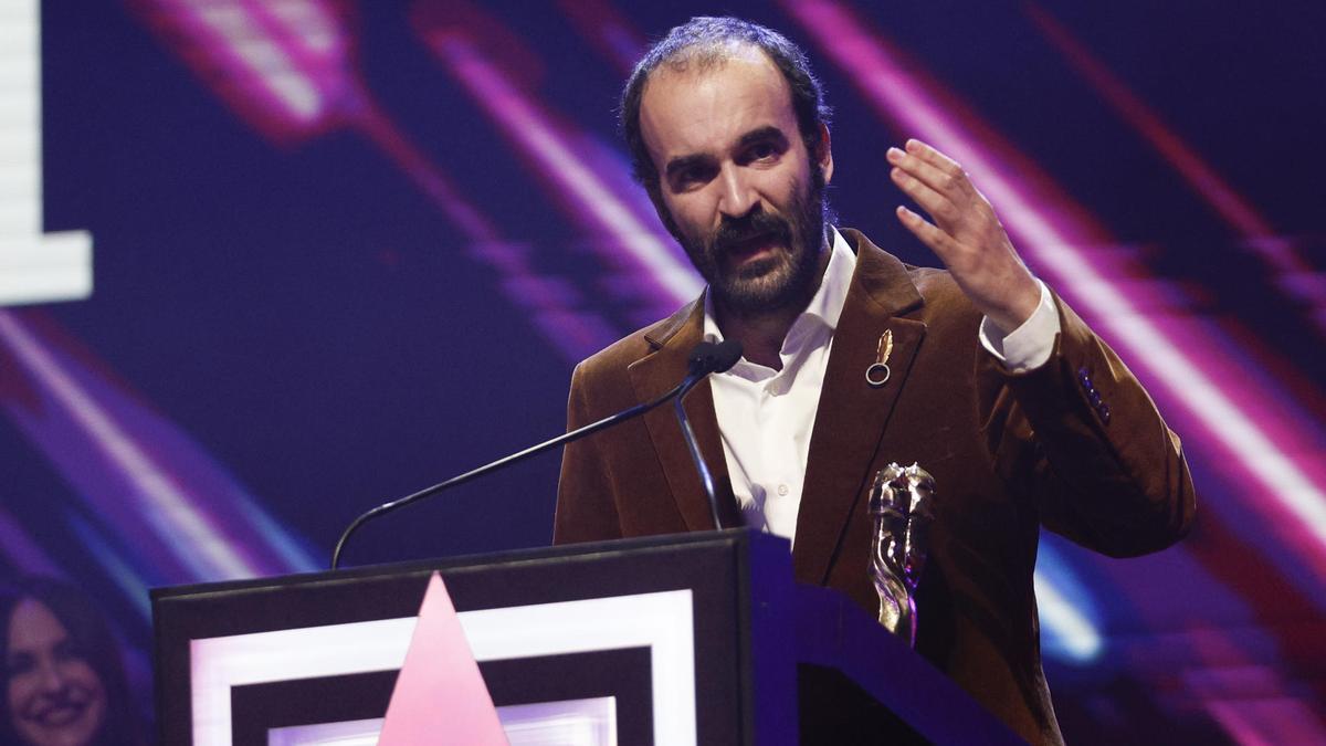 El guionista Eduard Sola en el momento de agradecer el Premio Gaudí.