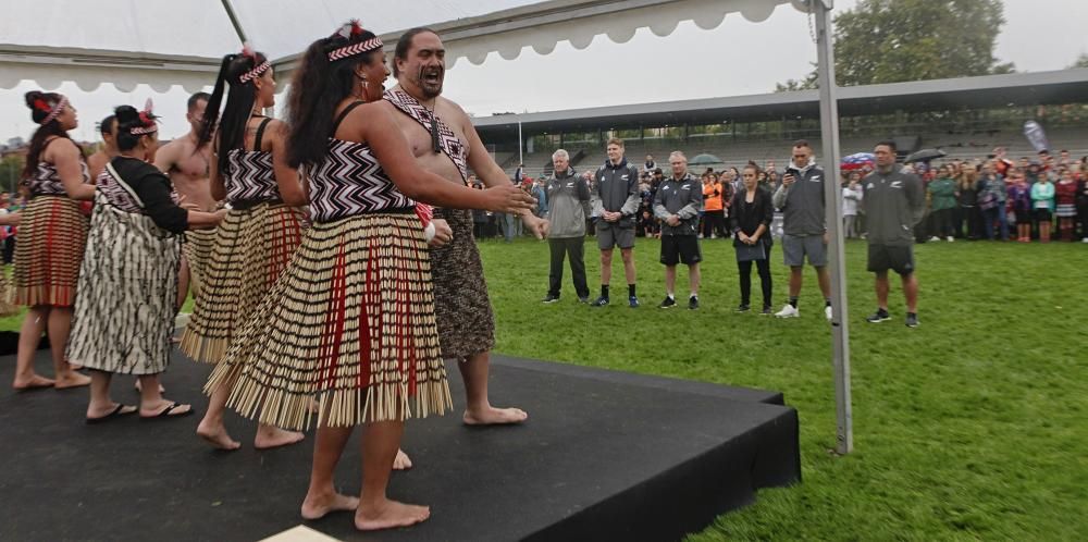 Los All Blacks dirigen un entrenamiento con alumnos en Gijón