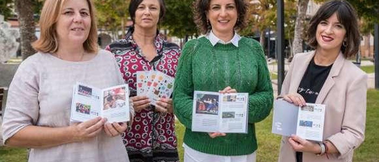 Sandra González con Ana Isabel Fernández, Cristina Martínez y Fátima Rodríguez, responsables de Cultura, Benestar y Juventud.