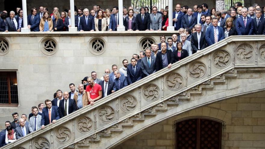 Uns 300 representants del món local català, en l&#039;acte d&#039;ahir al Palau de la Generalitat.