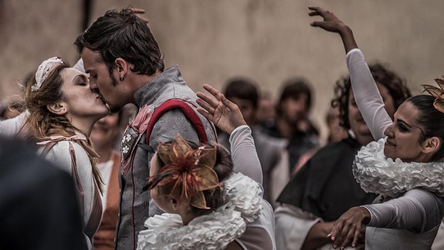 El casco de Santa Brígida se transforma en el escenario de Romeo y Julieta