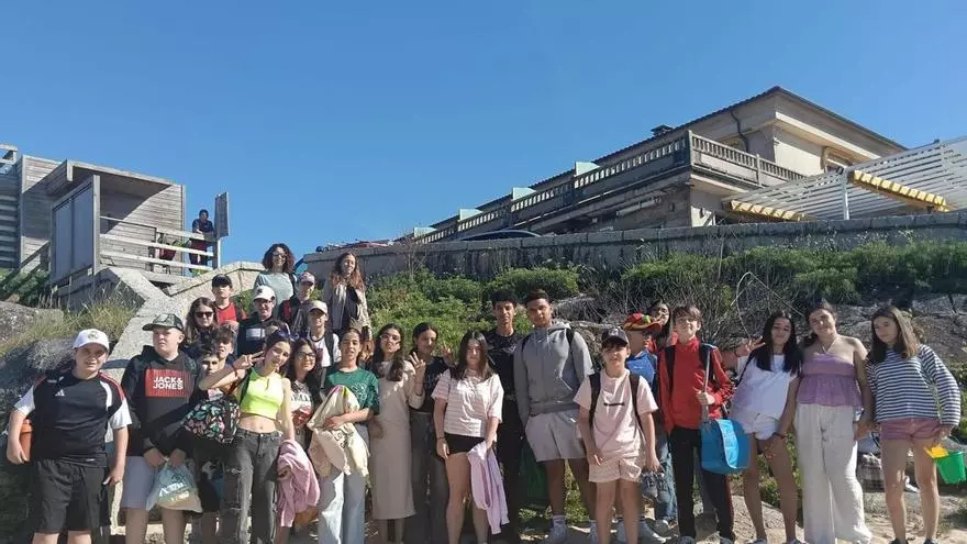 Dos décadas levantando efímeras esculturas de arena en A Lanzada