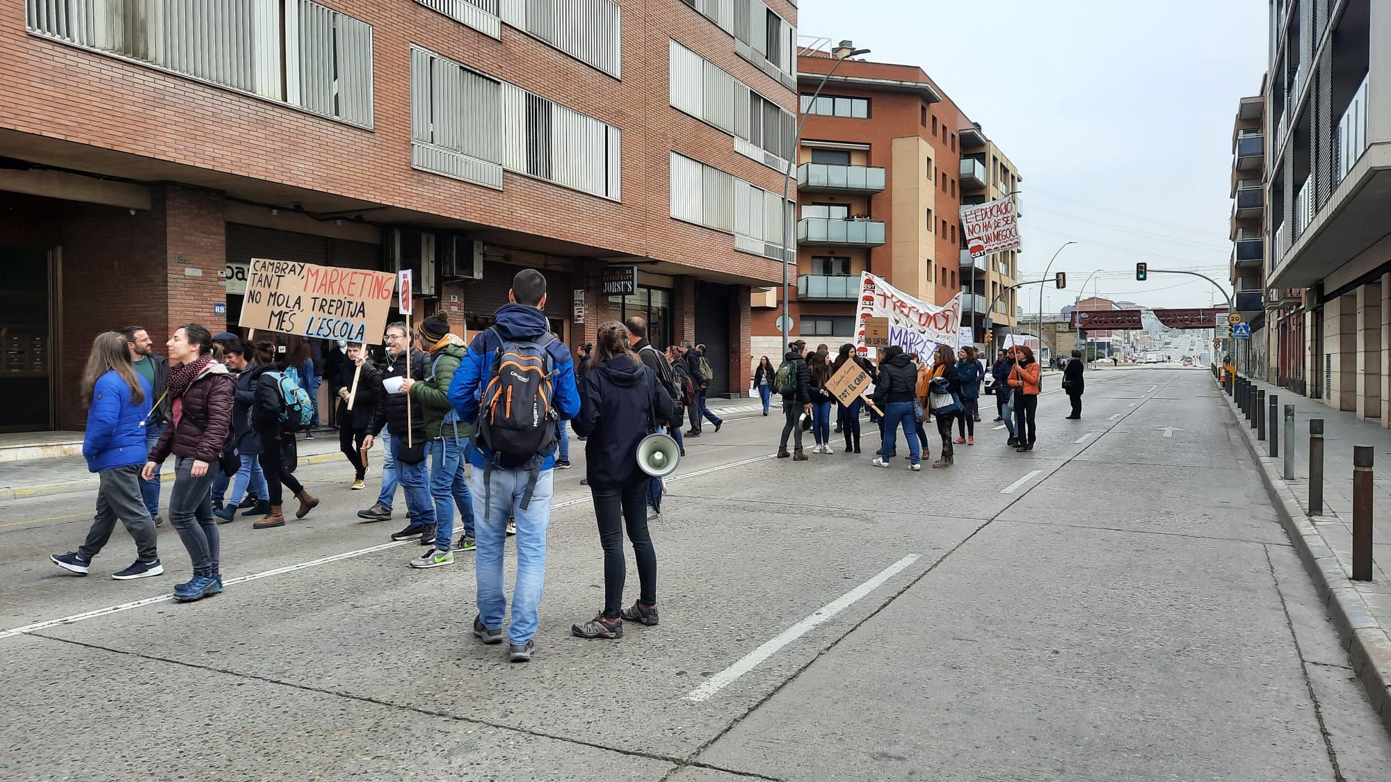 Talls de carretera a Manresa per la protesta de mestres i professors