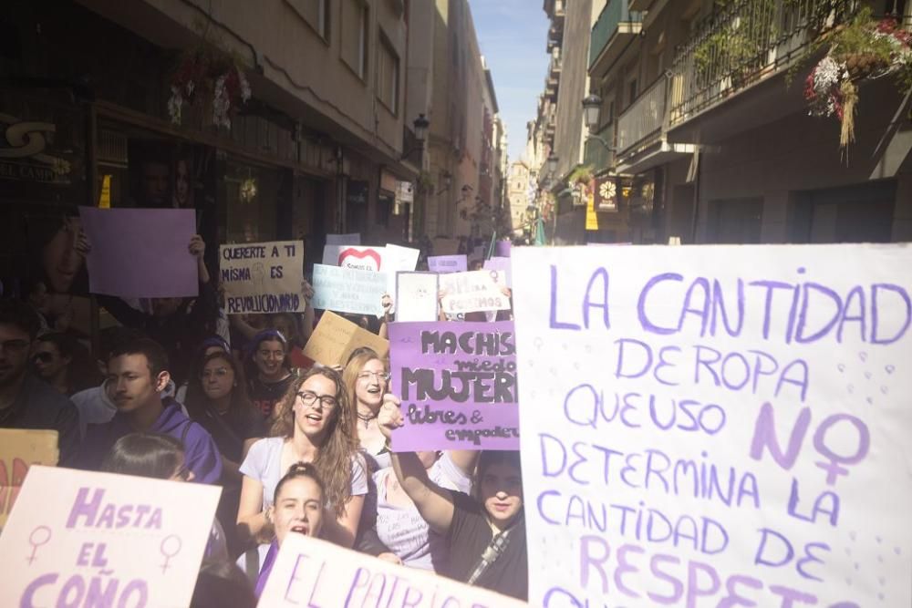 La feministas calientan motores antes de la manifestación del 8-M en Murcia