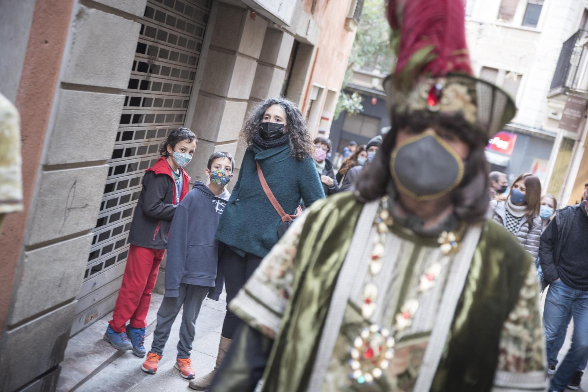 Gairebé 500 nens lliuren la carta al príncep Assuan el seu primer dia