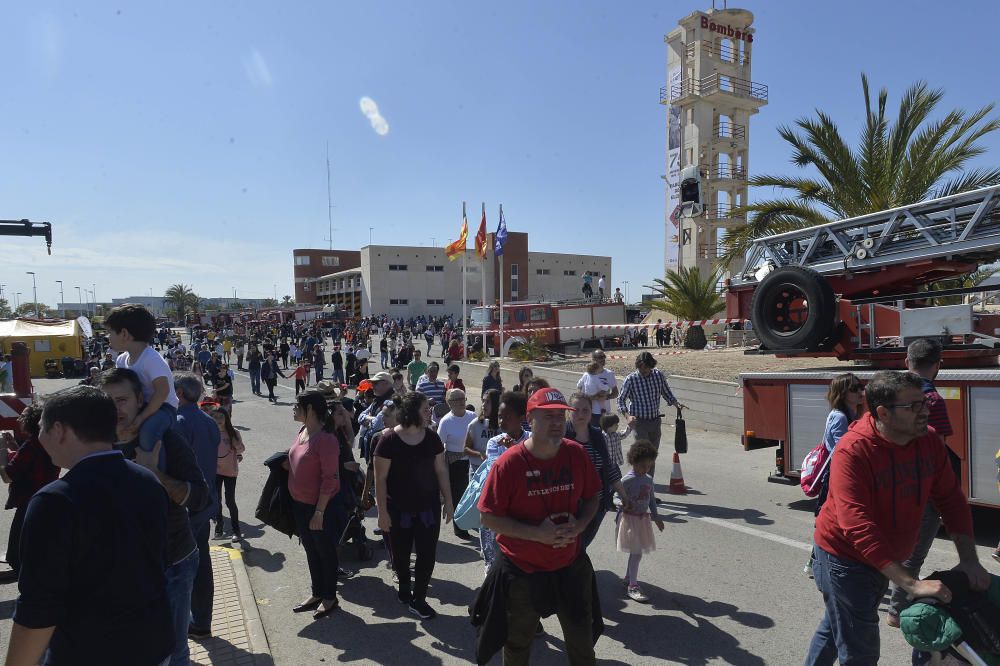 Simulacros de rescate por el 75 aniversario del Parque de Bomberos de Elche.