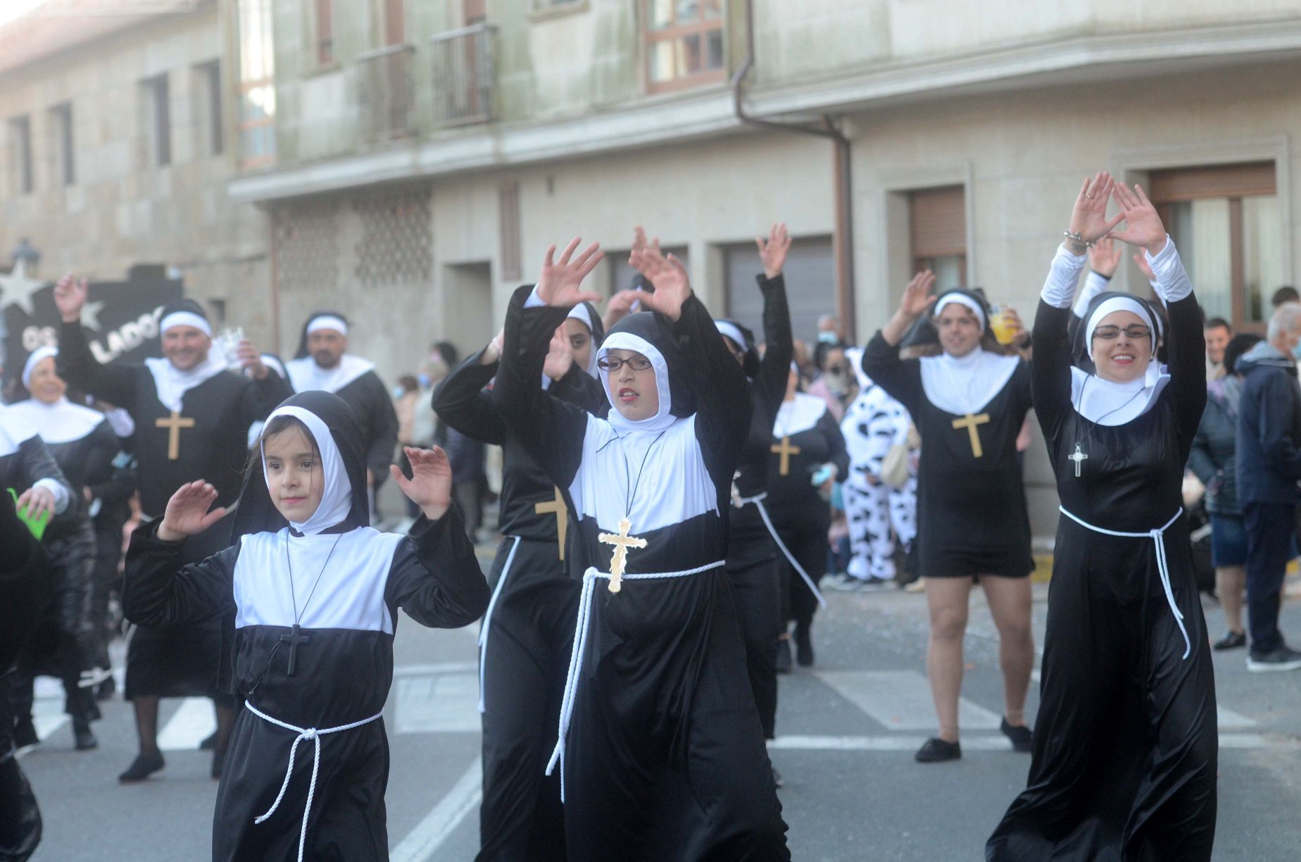 Desfile del Momo en Vilanova para despedir el Entroido 2022.