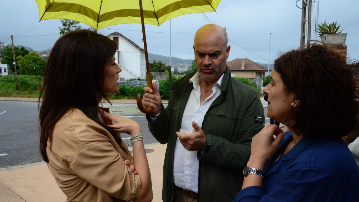 Elena Estévez y Félix Juncal, hace unos días, en Cela con la conselleira de Infraestruturas, María Martínez Allegue, titular de la calle Pazos Fontenla.