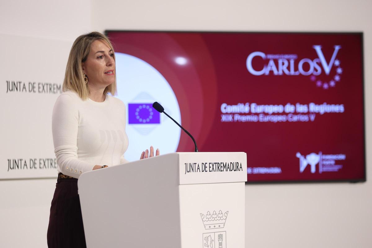 María Guardiola.