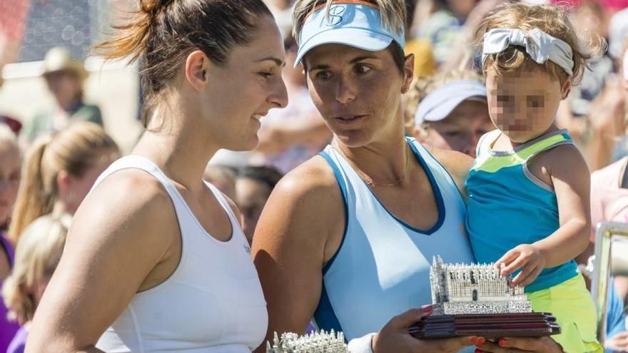 Martínez recogió el premio con su hija