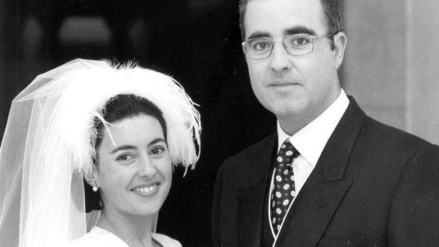 Rosario Porto y Alfonso Basterra, separados desde hace un año, el día de su boda. / la opinión