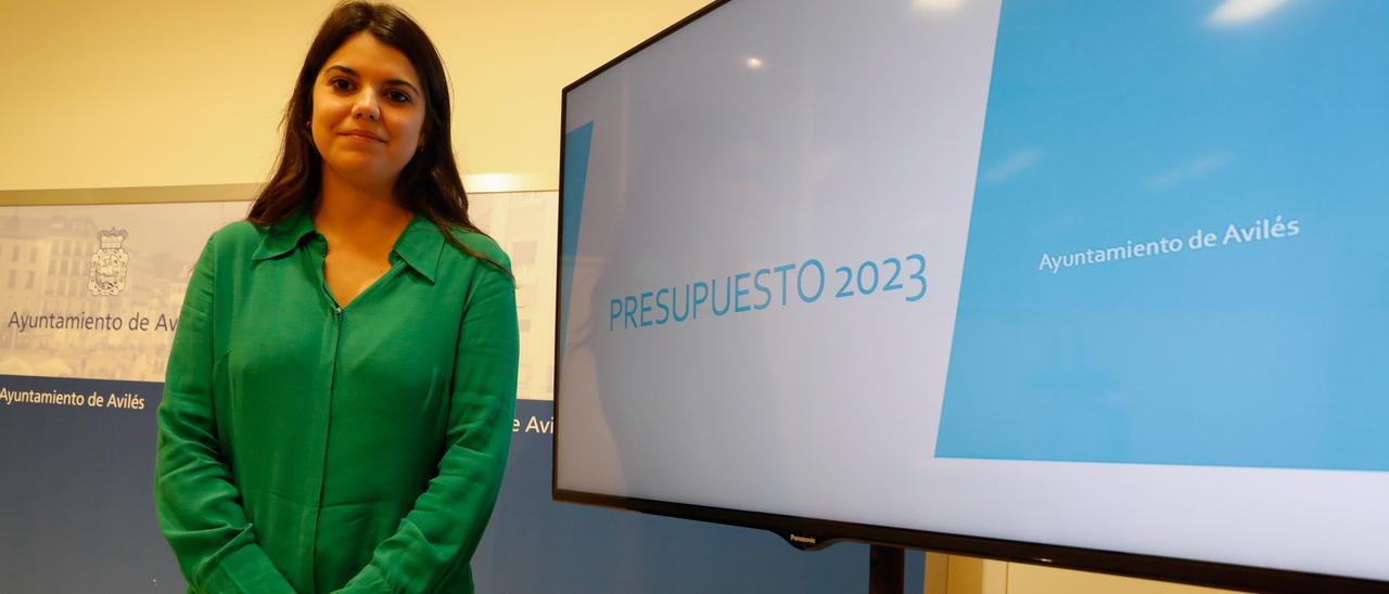 La concejala de Hacienda de Avilés, Raquel Ruiz, en la presentación del proyecto de presupuestos de 2023.