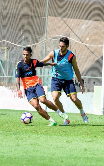 Entrenamiento UD Las Palmas en Barranco Seco ...