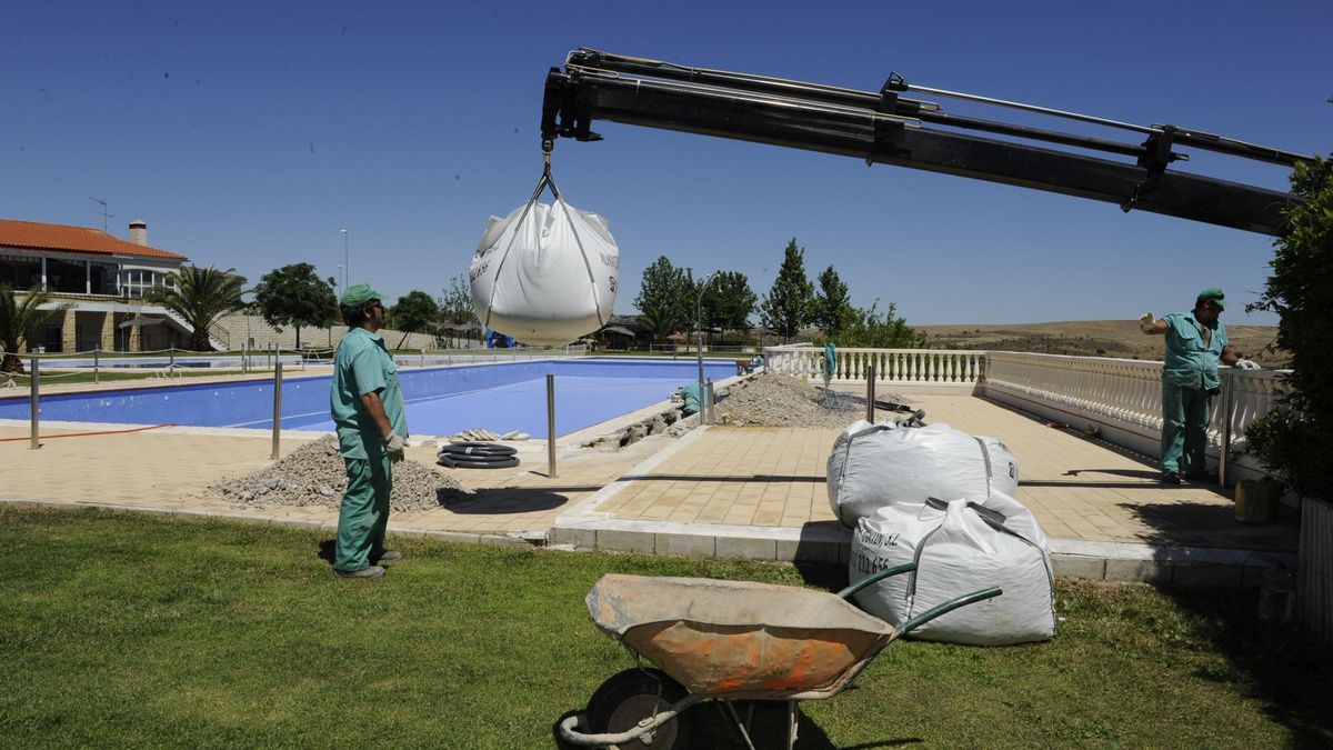Imagen de archivo de obras en la piscina del Guadipark.