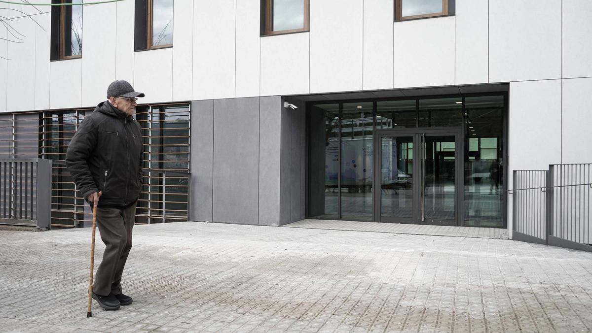 Espai a l'entrada de la futura residència de gent gran de Sallent