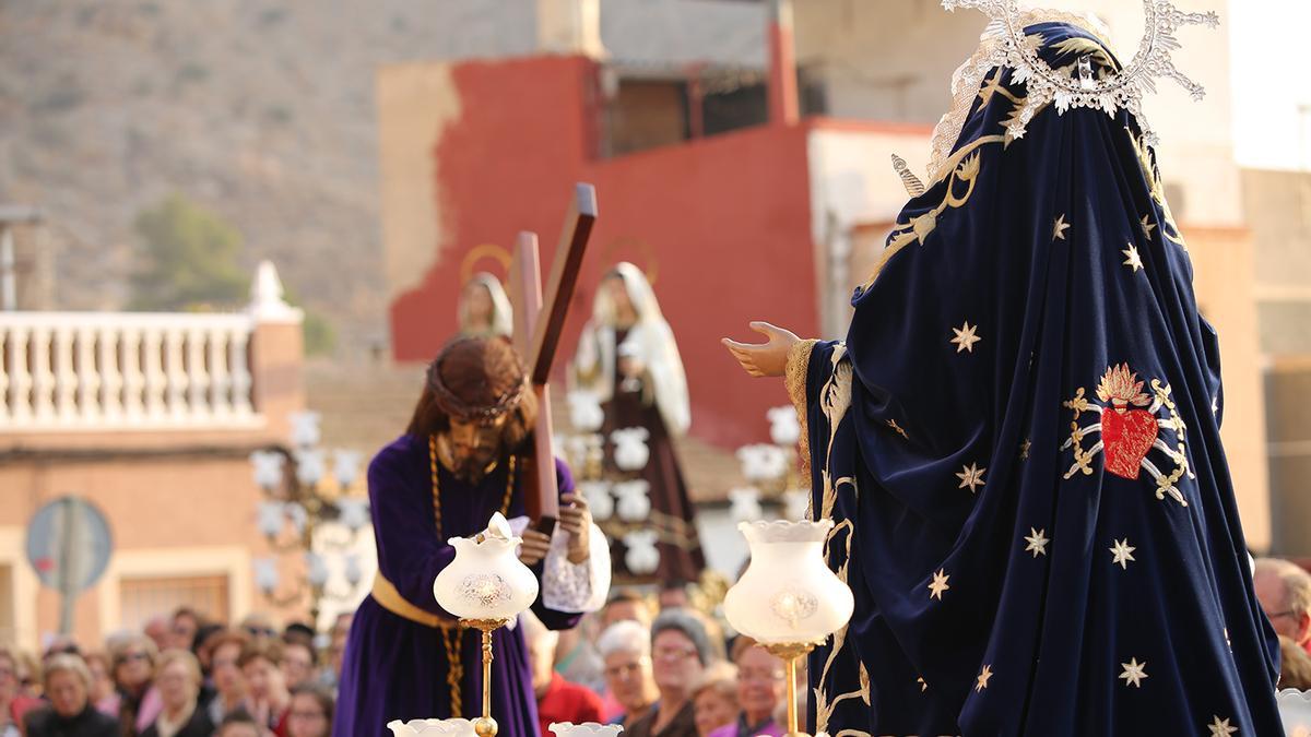 Un instante de la Ceremonia de Encuentro del Viernes Santo en Callosa de Segura. /Moisés Marco