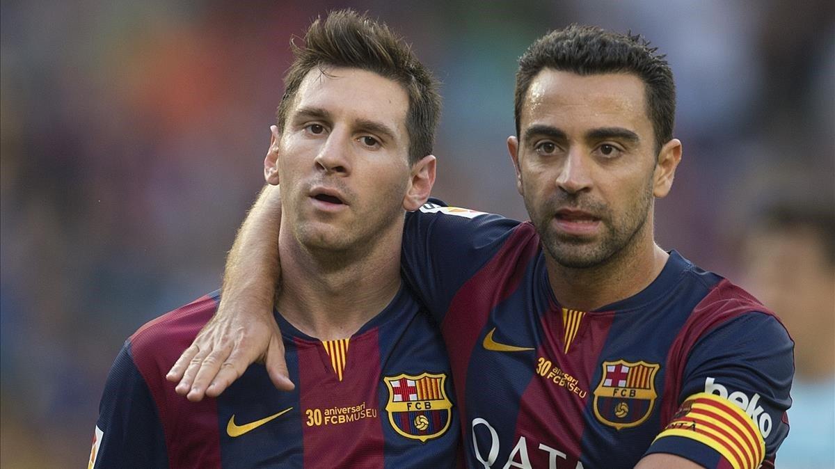 zentauroepp27392546 barcelona    27 09 2014    xavi y messi abrazados tras el te190503142144