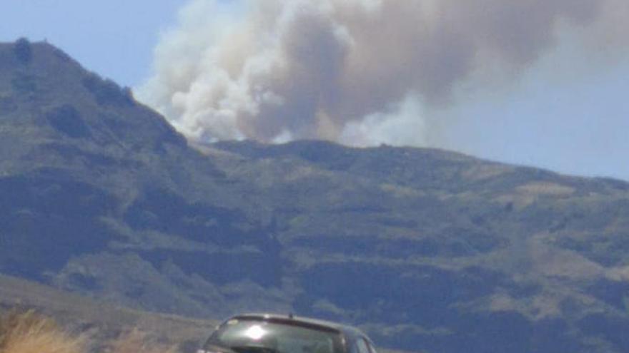 El incendio avanza rápidamente por la cumbre de Gran Canaria