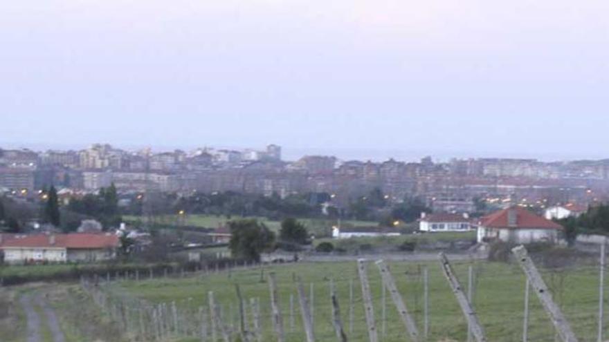 Terrenos afectados por el plan de Castiello, con la ciudad al fondo.