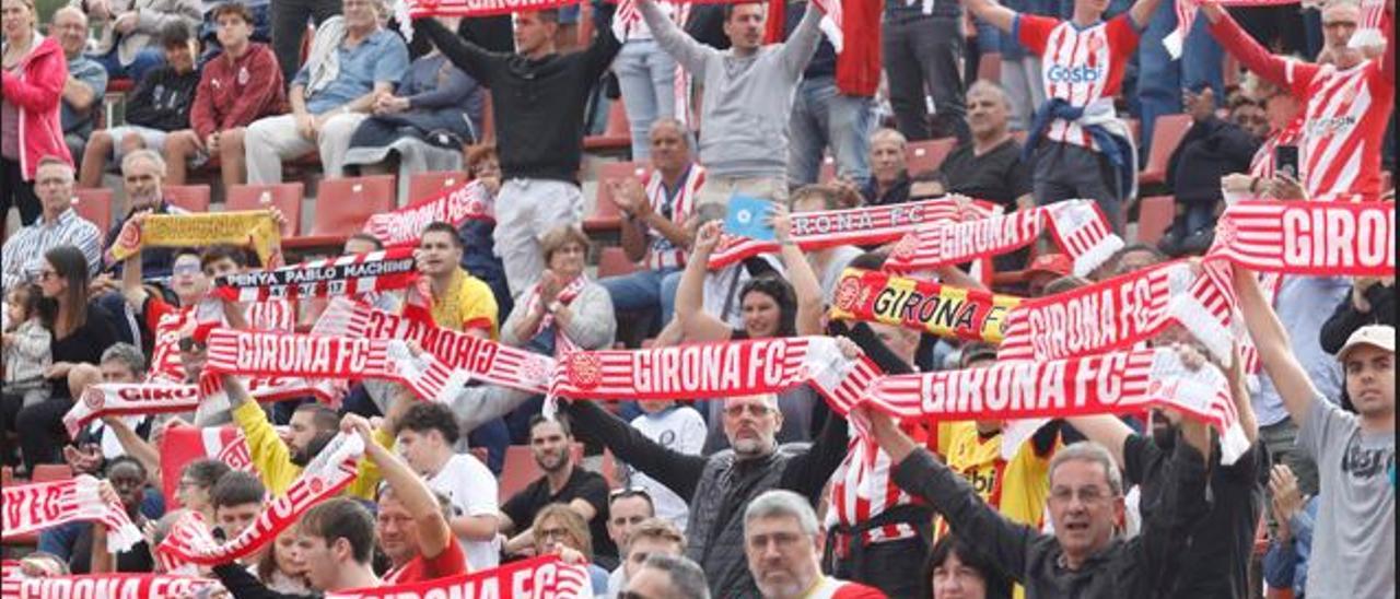 Els aficionats del Girona, en un partit a l'estadi de Montilivi.