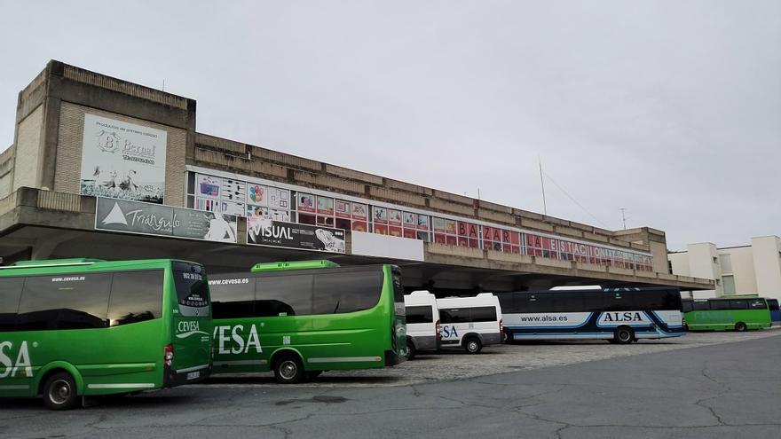 Crítica vecinal por la falta de iluminación en la estación de autobuses de Plasencia