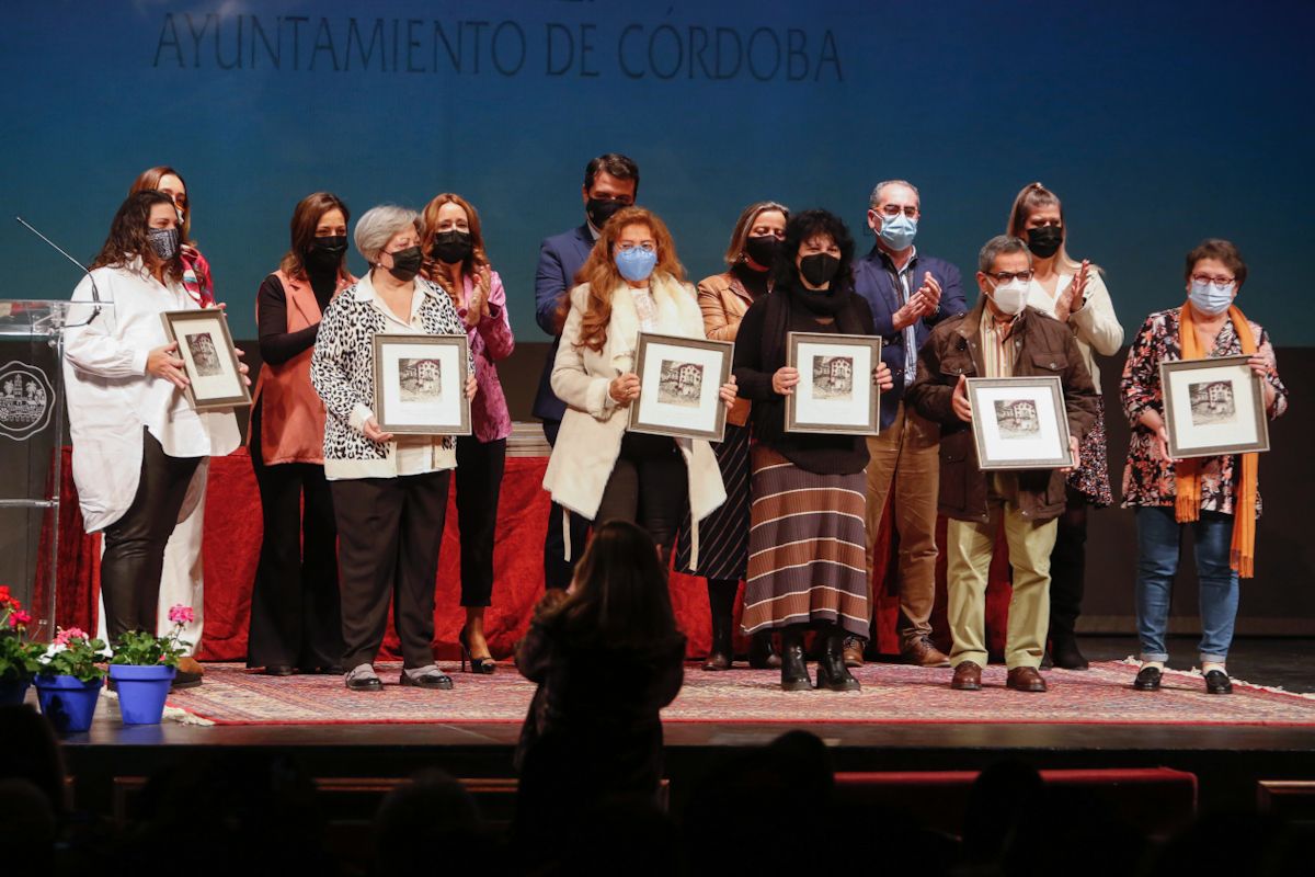 Homenaje a los cuidadores de los patios con motivo del centenario