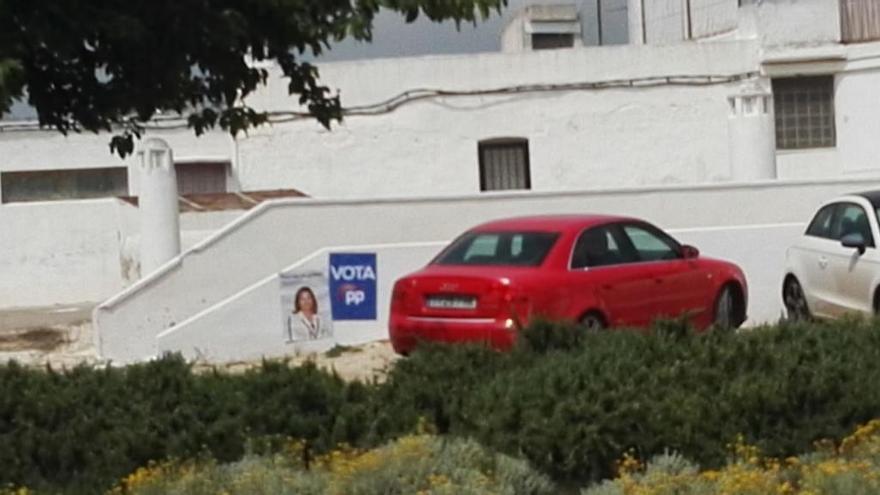 El PSOE lleva a la Junta Electoral la colocación de carteles en lugares no autorizados