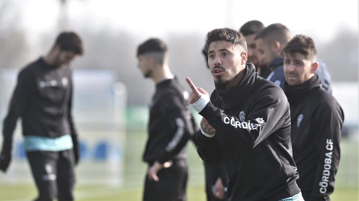 Ale Viedma, en un entrenamiento con el Córdoba CF en la Ciudad Deportiva.