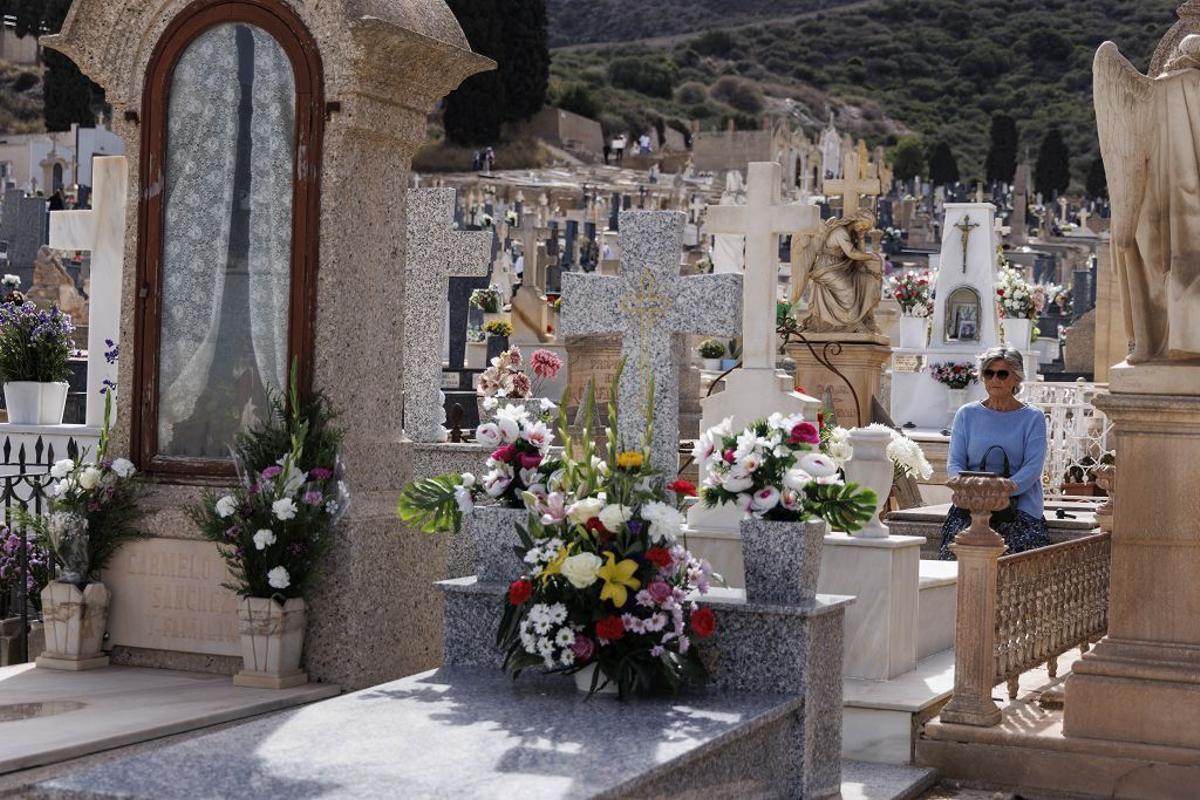 Cementerio de Los Remedios de Cartagena, en un Día de Todos los Santos.