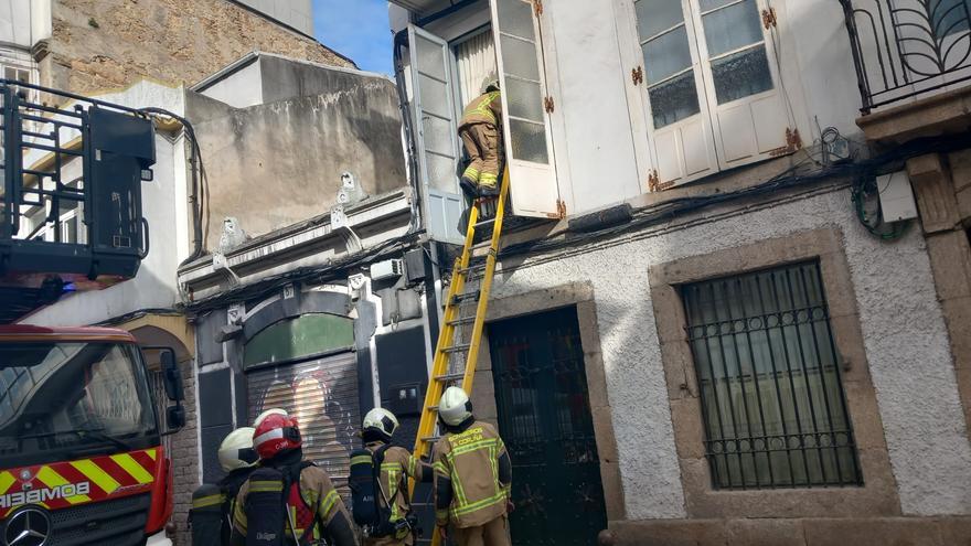 Quemadores de esencias y velas movilizan a los bomberos por un falso incendio en una vivienda en A Coruña