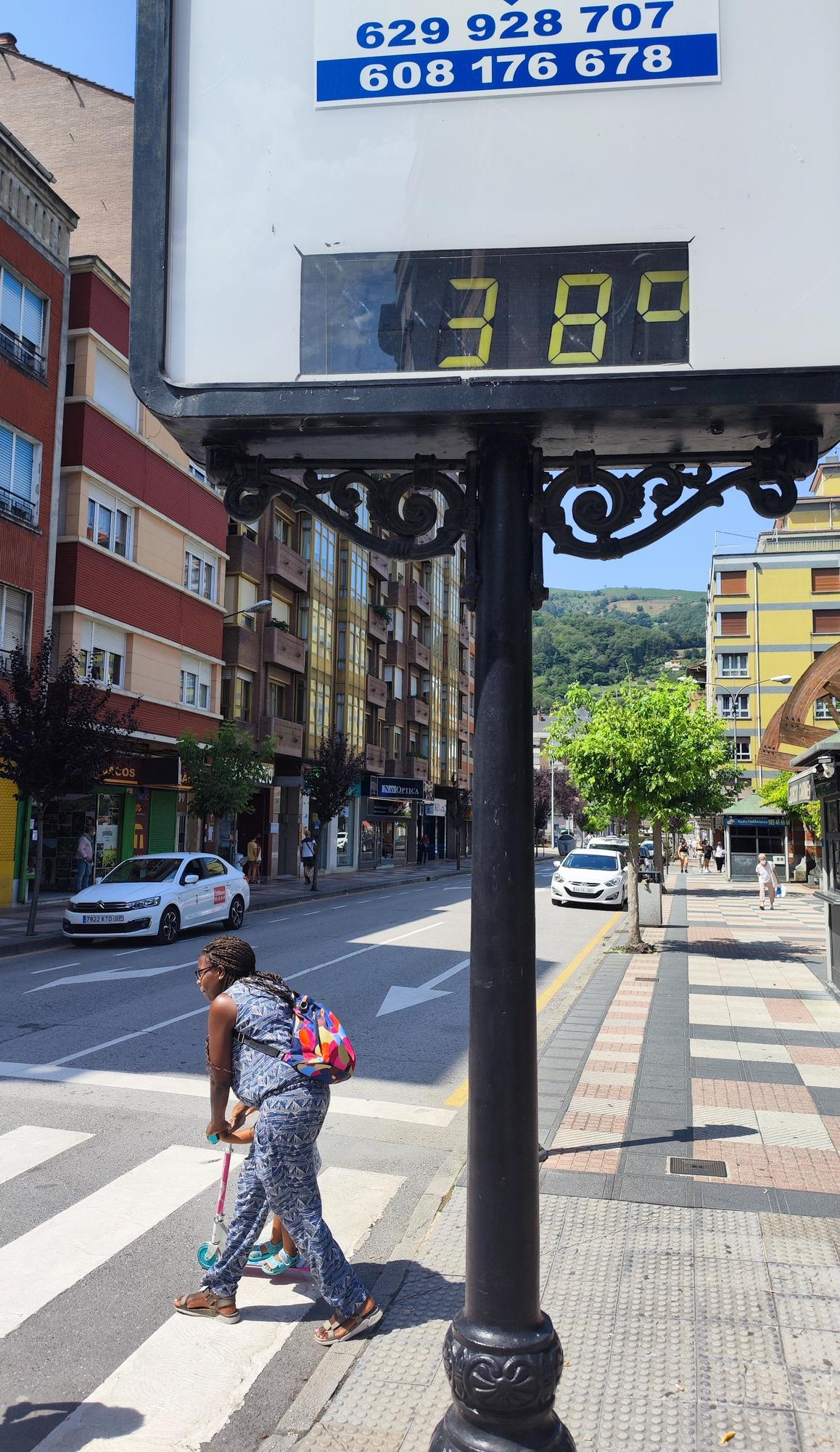 En imágenes: El calor se deja notar en Oviedo