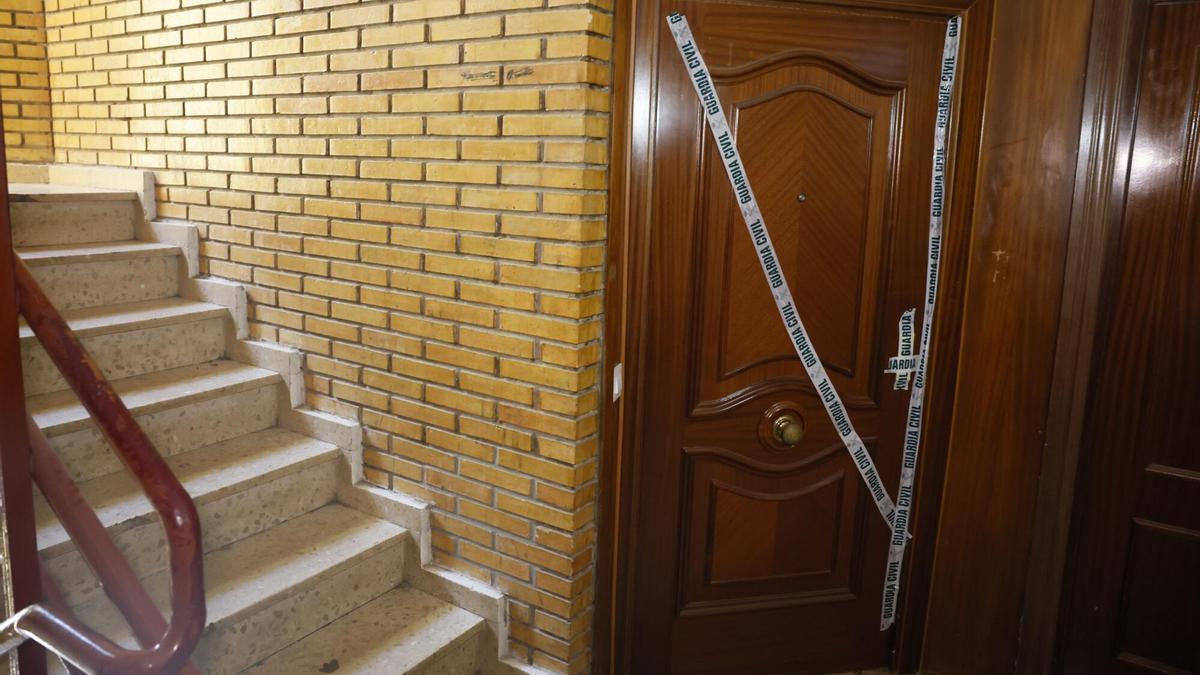 Una mujer de 44 años ha sido encontrada muerta con heridas de arma blanca en su domicilio en Mairena del Alfarafe.