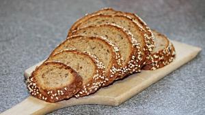 El pan integral, a diferencia del blanco, tiene numerosos beneficios para la salud