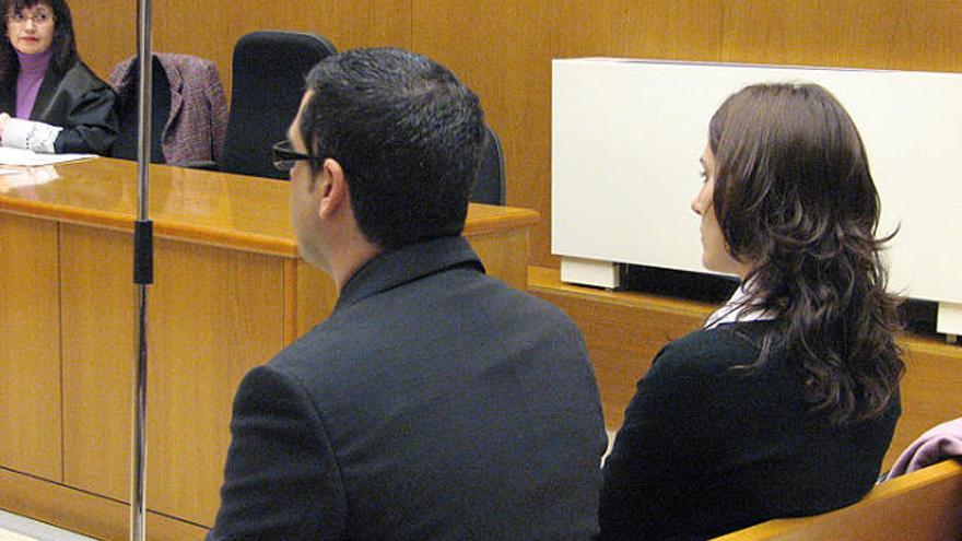 Els dos mossos, durant el judici.