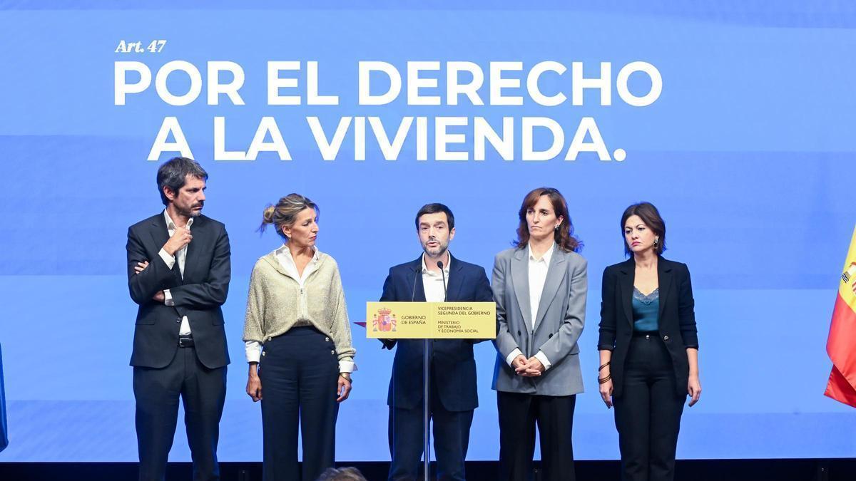 Ernest Urtasun, Yolanda Díaz, Pablo Bustinduy, Mónica García y Sira Rego en declaraciones a los medios este martes.