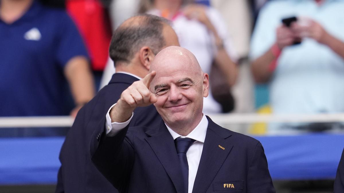 La UEFA baraja opciones para destituir a Infantino