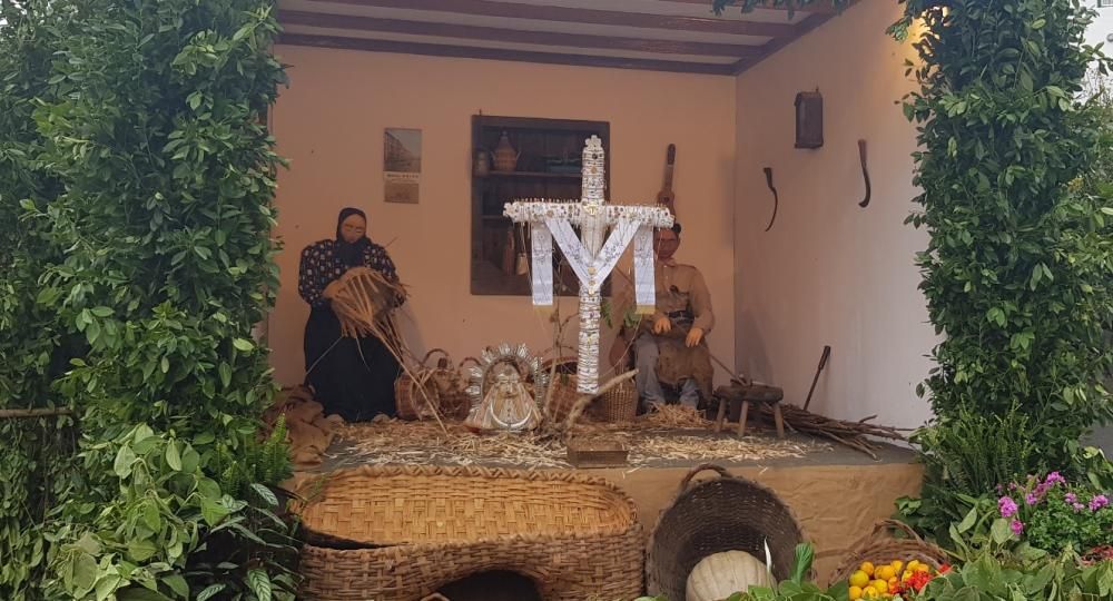 La Palma engalana sus cruces