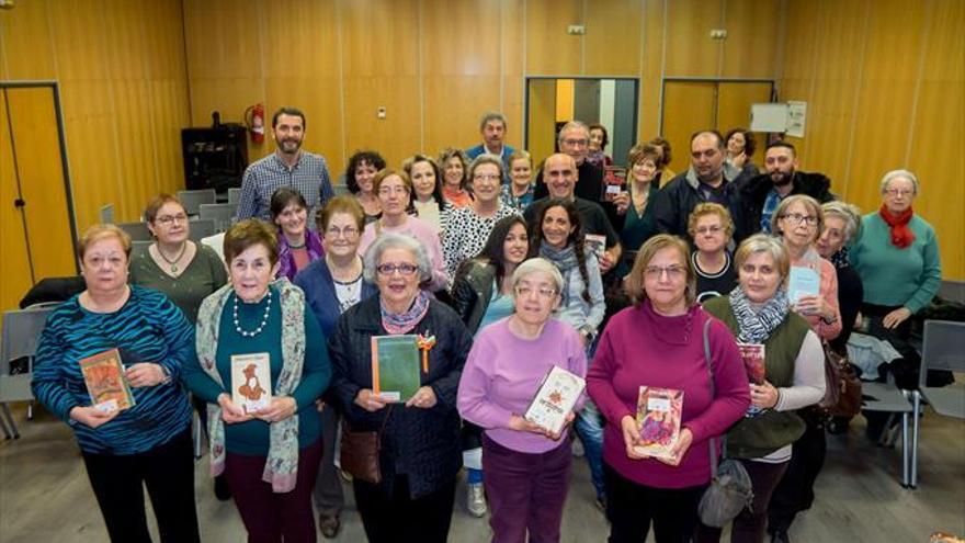 La AECC y El Tranvía inauguran nueva zona de ‘bookcrossing’