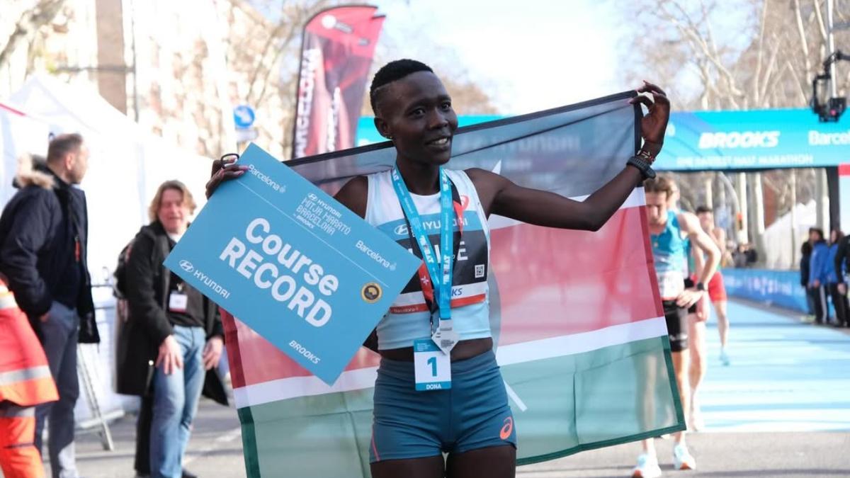 Loice Chemnung pulverizó este domingo el récord del Medio Maratón de Barcelona