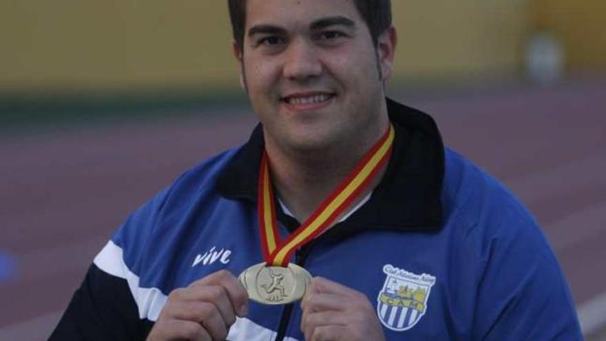 El malagueño, con su medalla de oro del Nacional de Valencia.