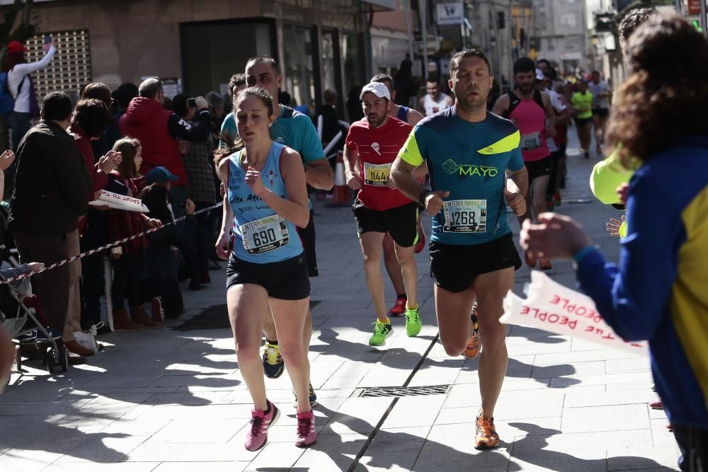 Más de dos mil deportistas corrieron esta mañana en la prueba que discurría por el centro de la ciudad del Louro