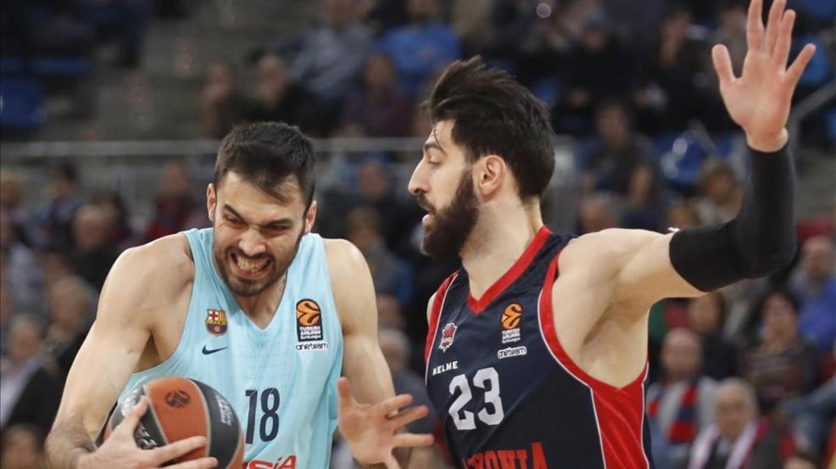 Pierre Oriola, defendido por Tornike Shengelia