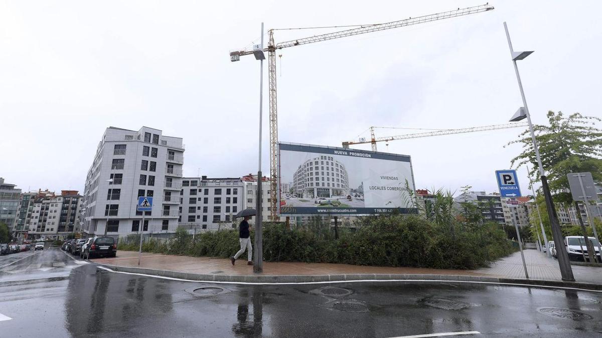 Parcela en donde está proyectada la construcción de dos nuevos edificios de viviendas.